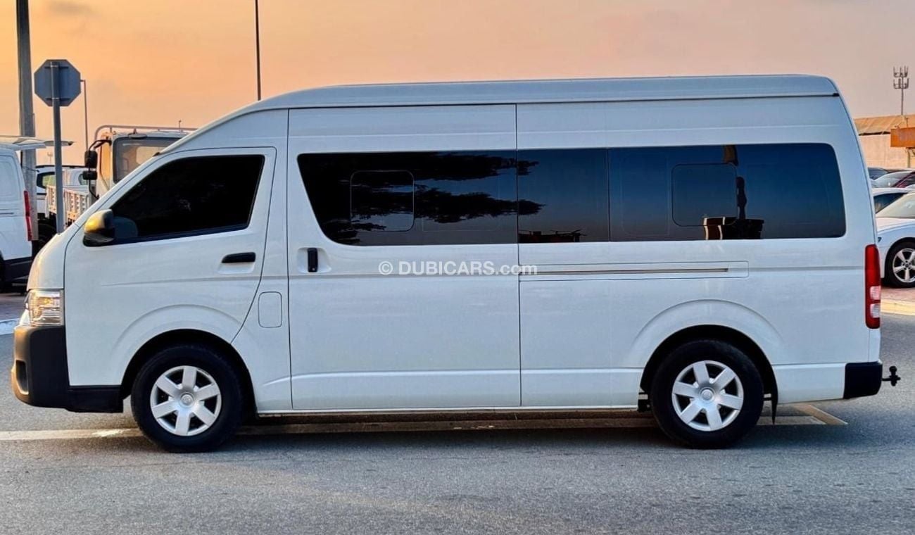 Toyota Hiace Commuter GLX High Roof 2.7L M/T