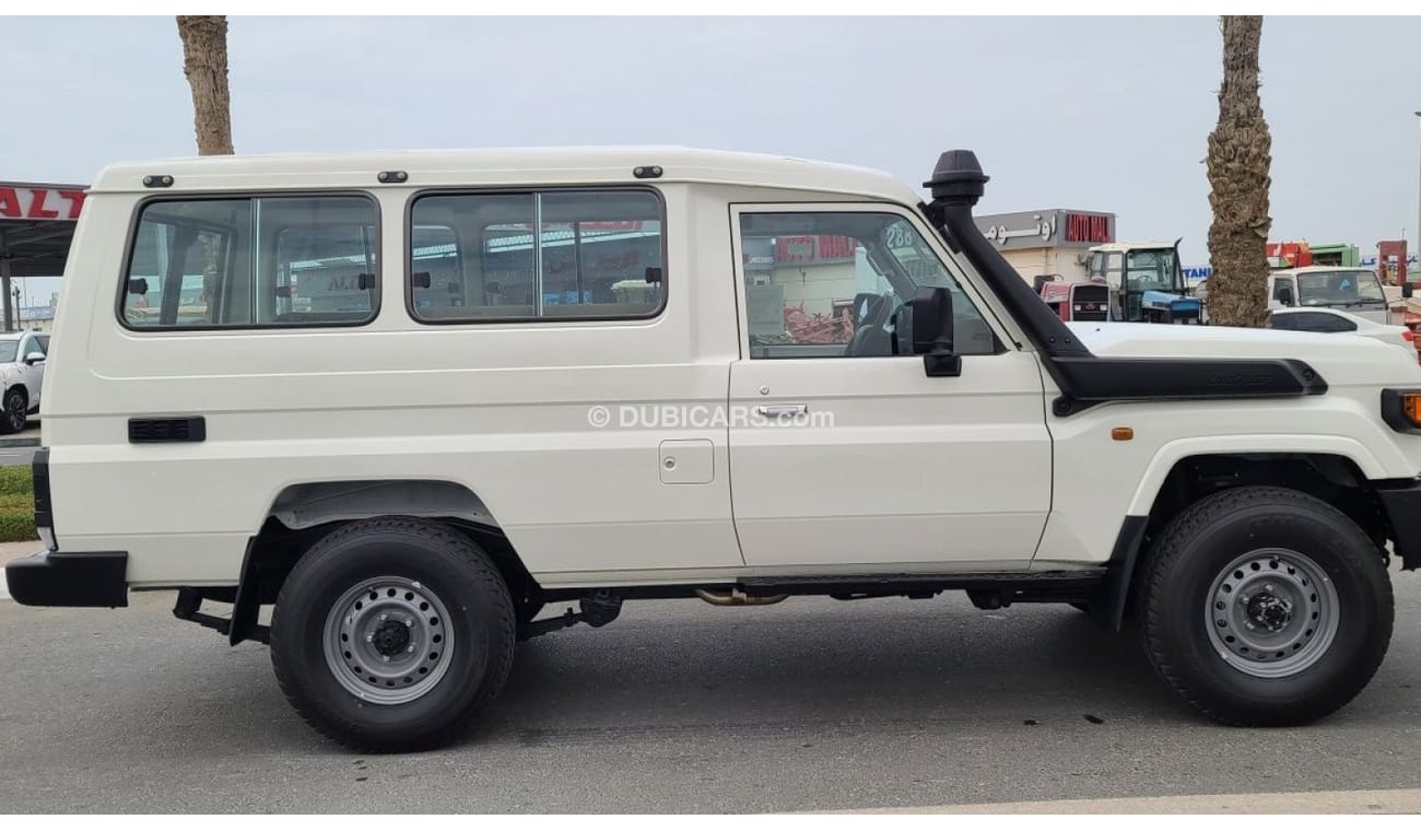 تويوتا لاند كروزر هارد توب TOYOTA LAND CRUISER 78 SERIES 4.0L PETROL AUTOMATIC GEAR 2024