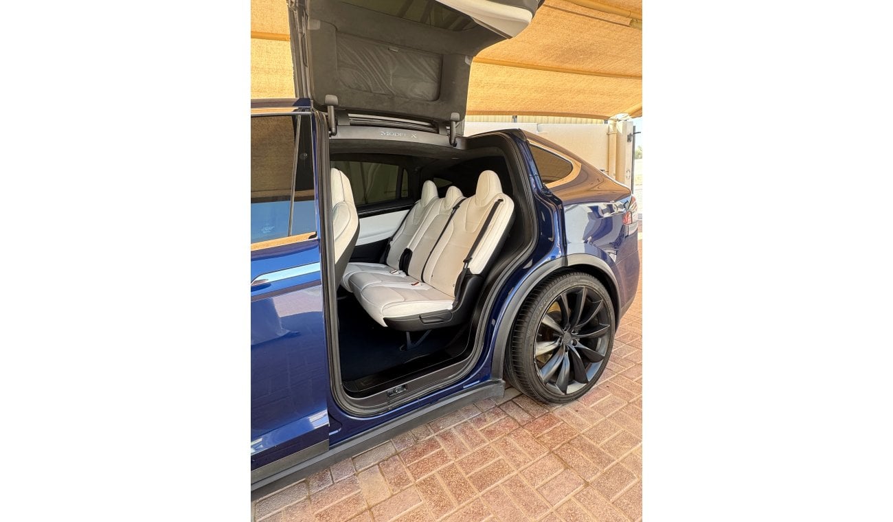 Tesla Model X تسلا مودل اكس