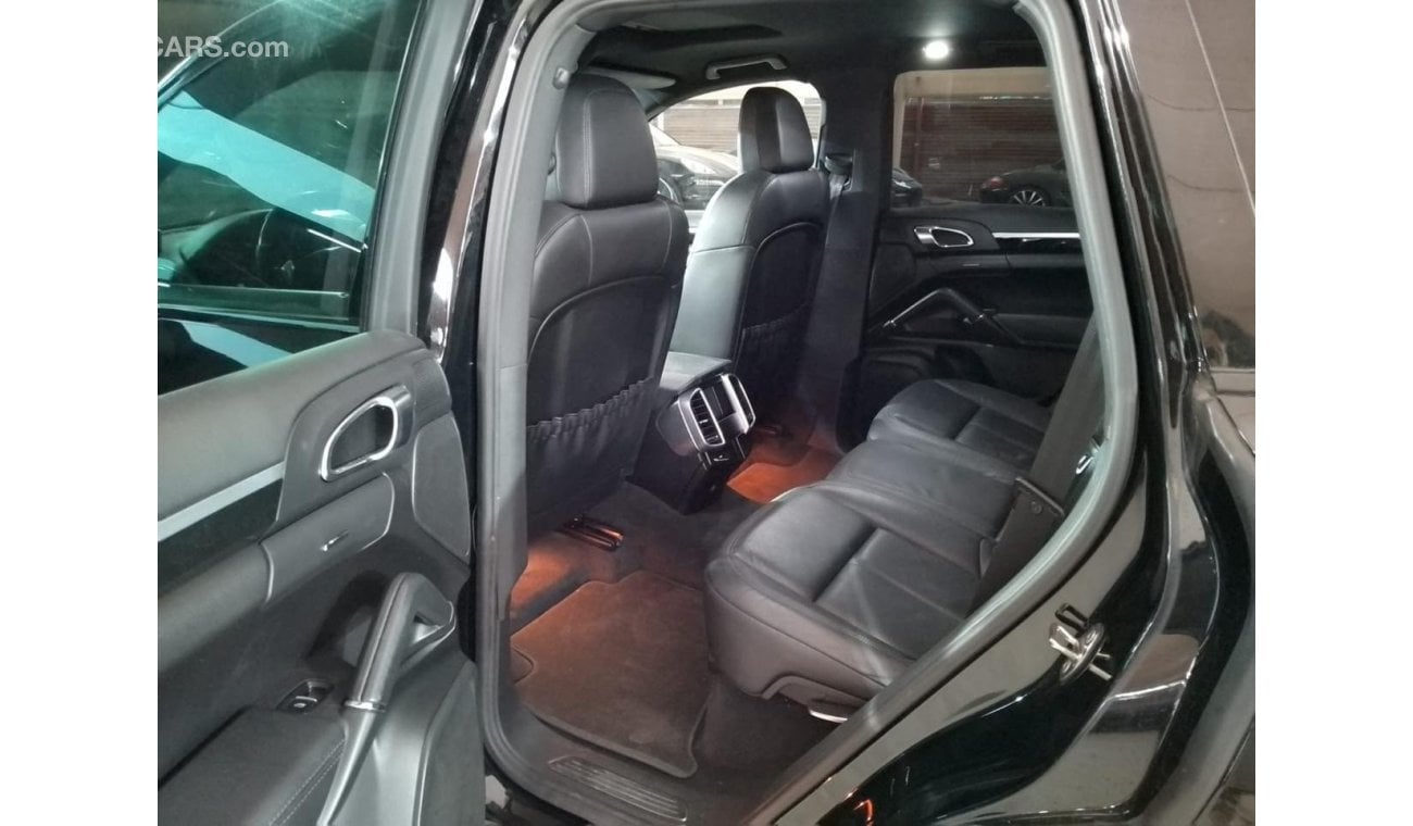 Porsche Cayenne S PORSCHE CAYENNE S 4.8L 2011, SUNROOF, ROOF RAILS AND MORE..