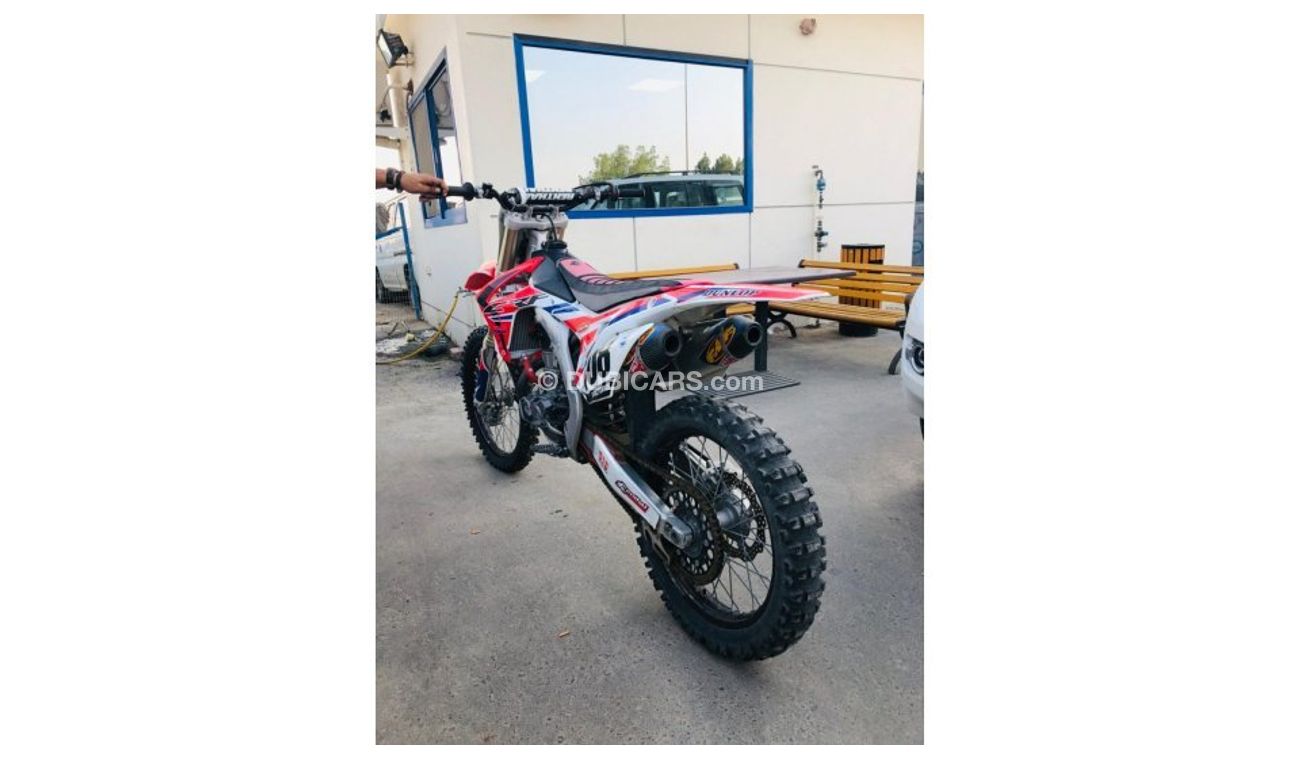 Honda CRF 450R DIRT BIKE IN MINT CONDITION