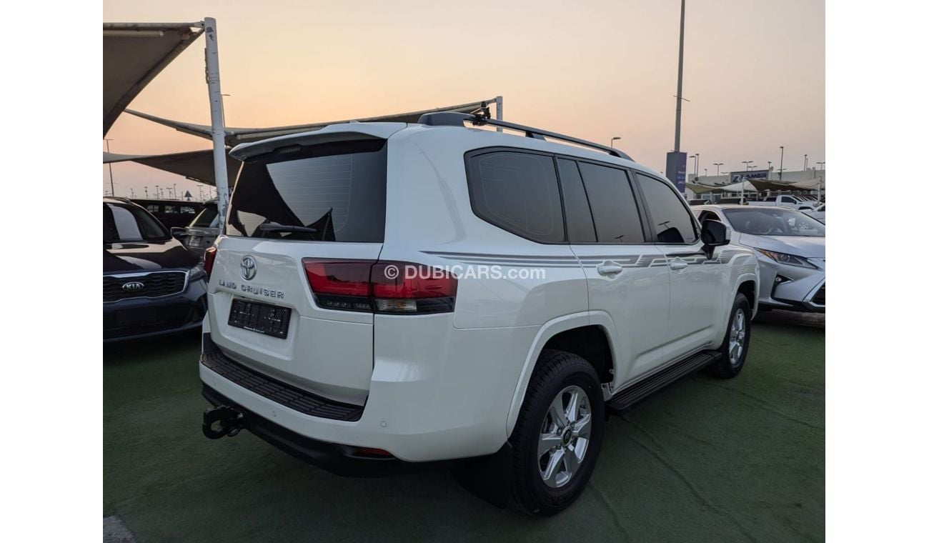 تويوتا لاند كروزر GXR 4.0L Toyota land Cruiser 2023 GXR V6 4.0L clean car without accident without paint available in 