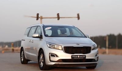 كيا كارنيفال EX 3.3L kia carnival 2019 GCC accident free in excellent condition 1025 p.m