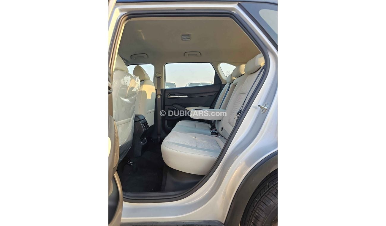 كيا سيلتوس DUAL TONE, 1.5L V4 PETROL, WITHOUT SUNROOF, DVD+ CAMERA (CODE # 68091)