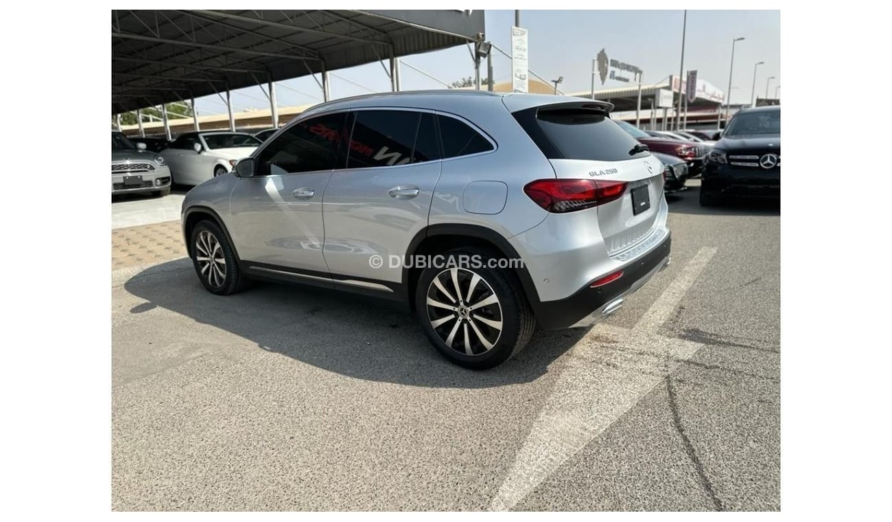 مرسيدس بنز GLA 250 4MATIC