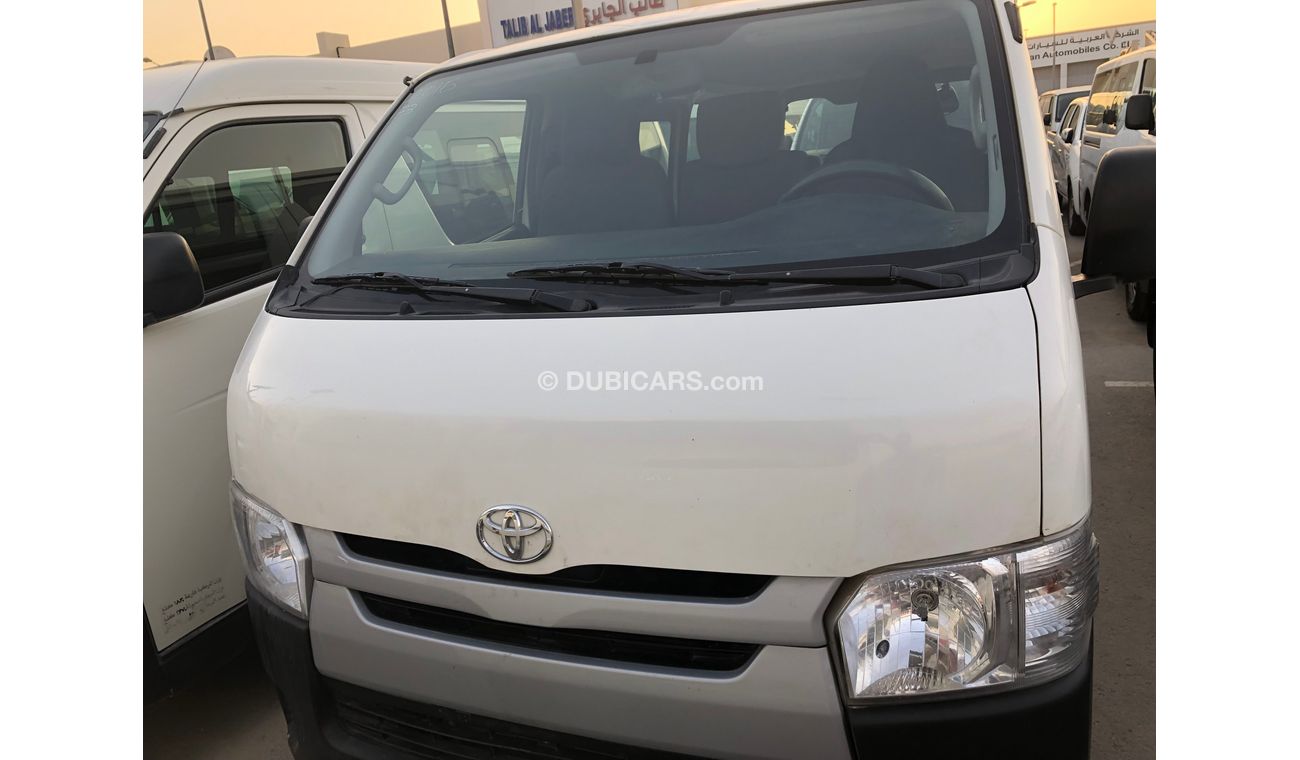 Toyota Hiace Toyota Hiace bus 15 str,model:2015. only done 88000 km