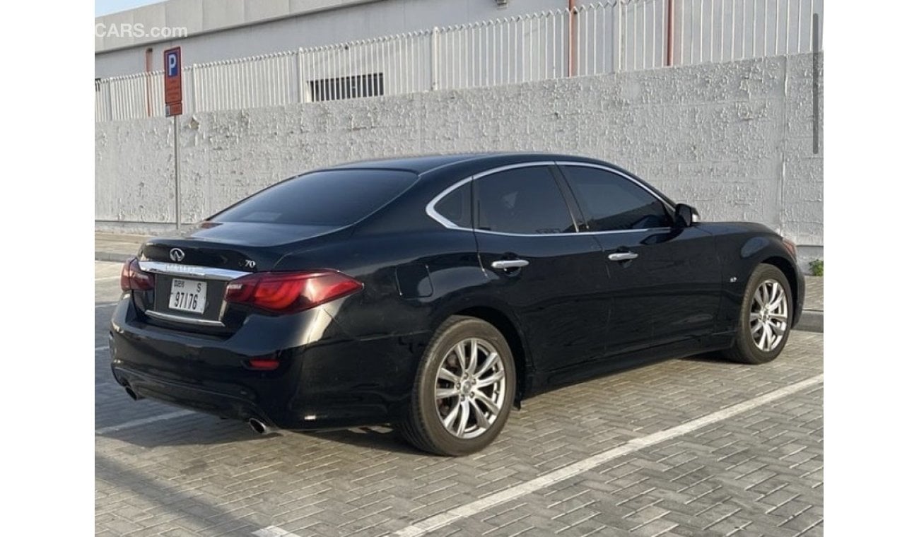 Infiniti Q70