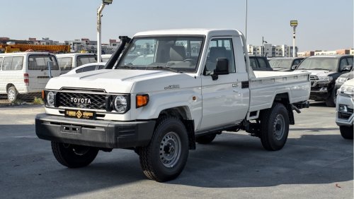 تويوتا لاند كروزر بيك آب 2.8L Basic-A/T Diesel