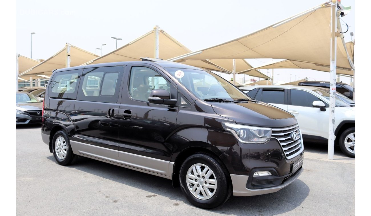 Hyundai H-1 Mid ACCIDENTS FREE - GCC - FULL OPTION - SUNROOF - AUTOMATIC GEAR - PERFECT INSIDE OUT