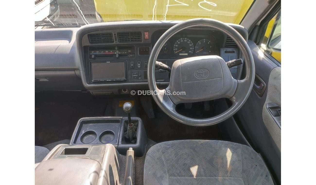 تويوتا هاياس LH172-1002663 || TOYOTA HIACE	2001	WHITE	3000	DIESEL	RHD	MANUAL