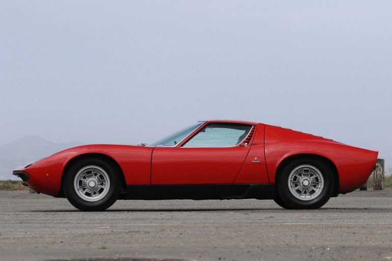 Lamborghini Miura exterior - Side Profile