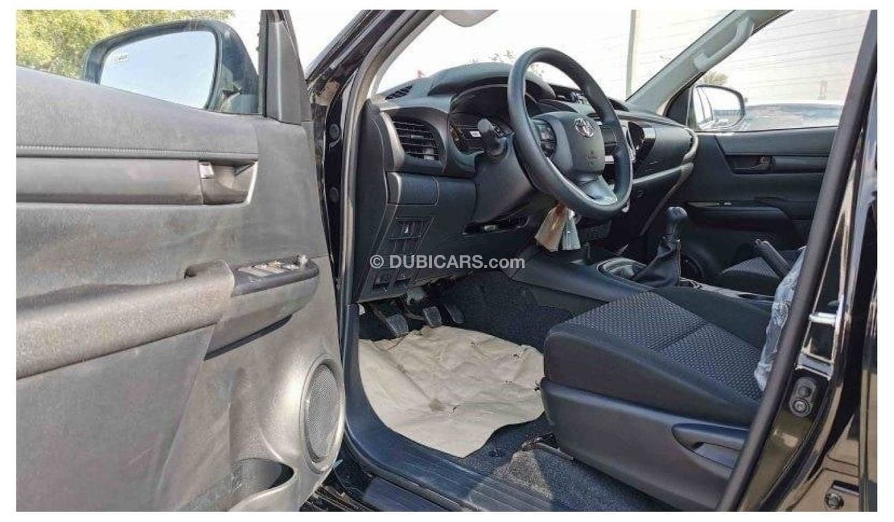 تويوتا هيلوكس HILUX 2.4L MED OPTION DIESEL