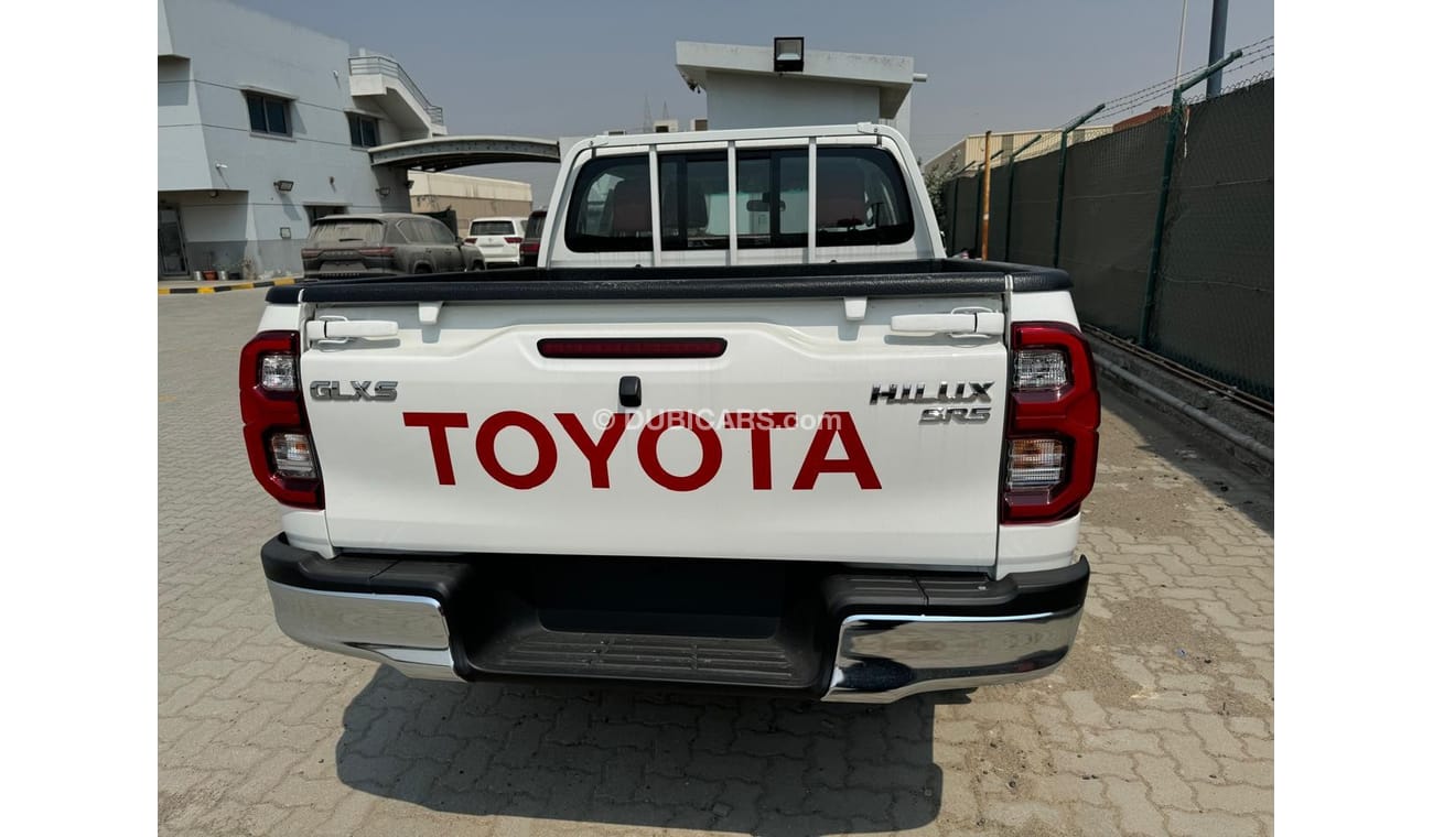 تويوتا هيلوكس Toyota Hilux 2.7L Petrol AT Full Option With Bush Start MY2025