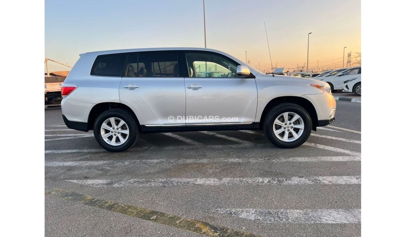 Toyota Highlander 2012 TOYOTA HIGHLANDER 4 CYLINDER - 2.7L I-4 DOHC, VVT, 187HP  7 SEATER LEATHER SEATS