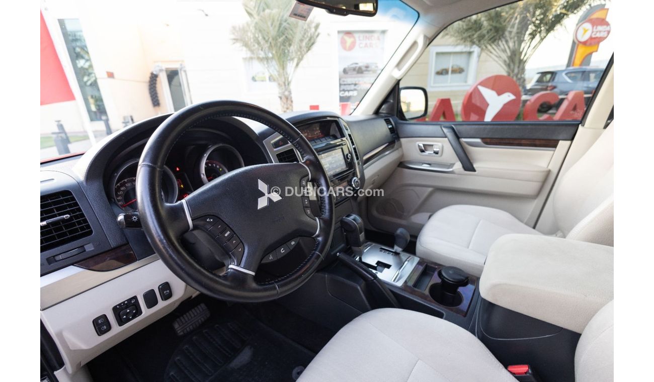 ميتسوبيشي باجيرو GLS Mid 3.5L (189 HP) (7 Seater) Mitsubishi Pajero GLS 2017 GCC under Warranty with Flexible Down-Pa