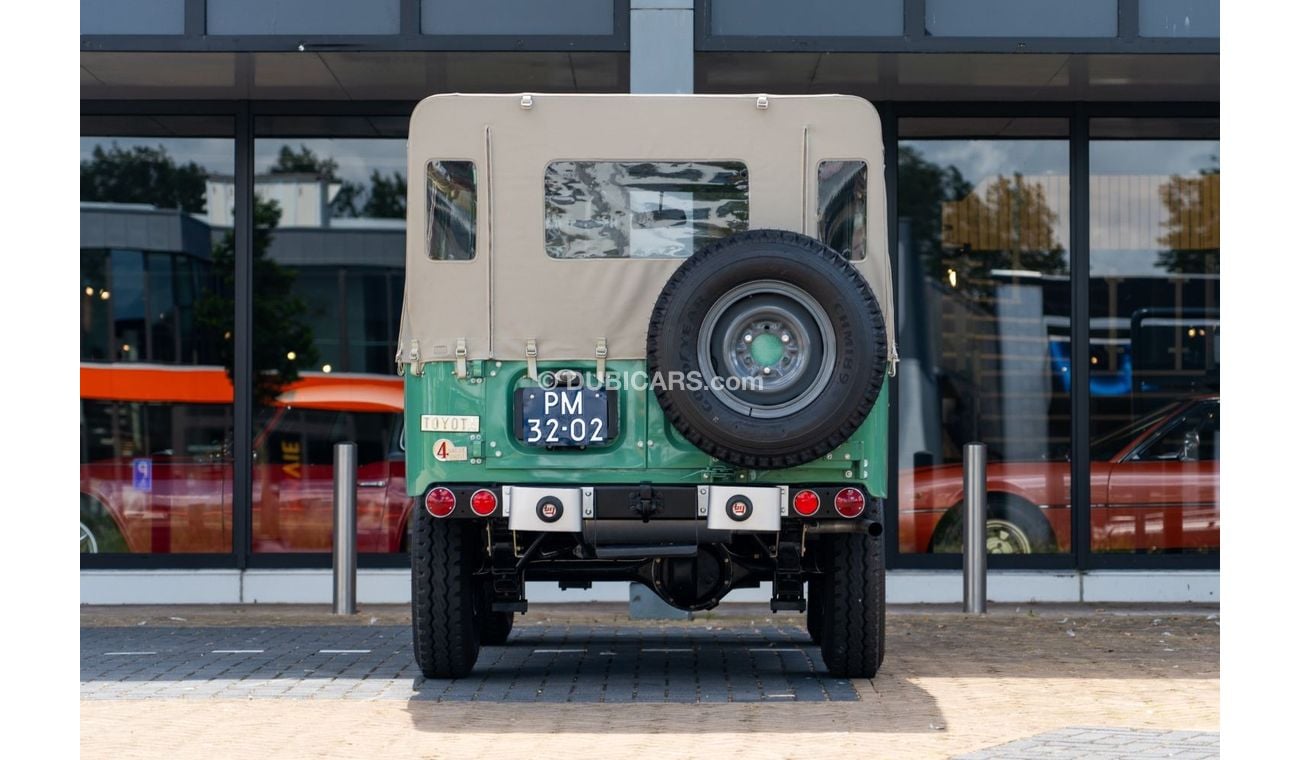 Toyota FJ Cruiser FJ-40