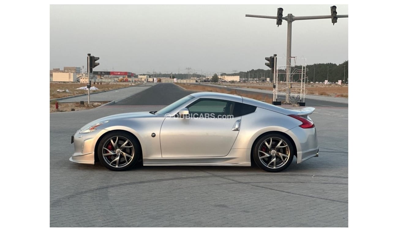 نيسان 370Z سبورت موديل 2016 خليجي حاله ممتازه من الداخل والخارج فل مواصفات