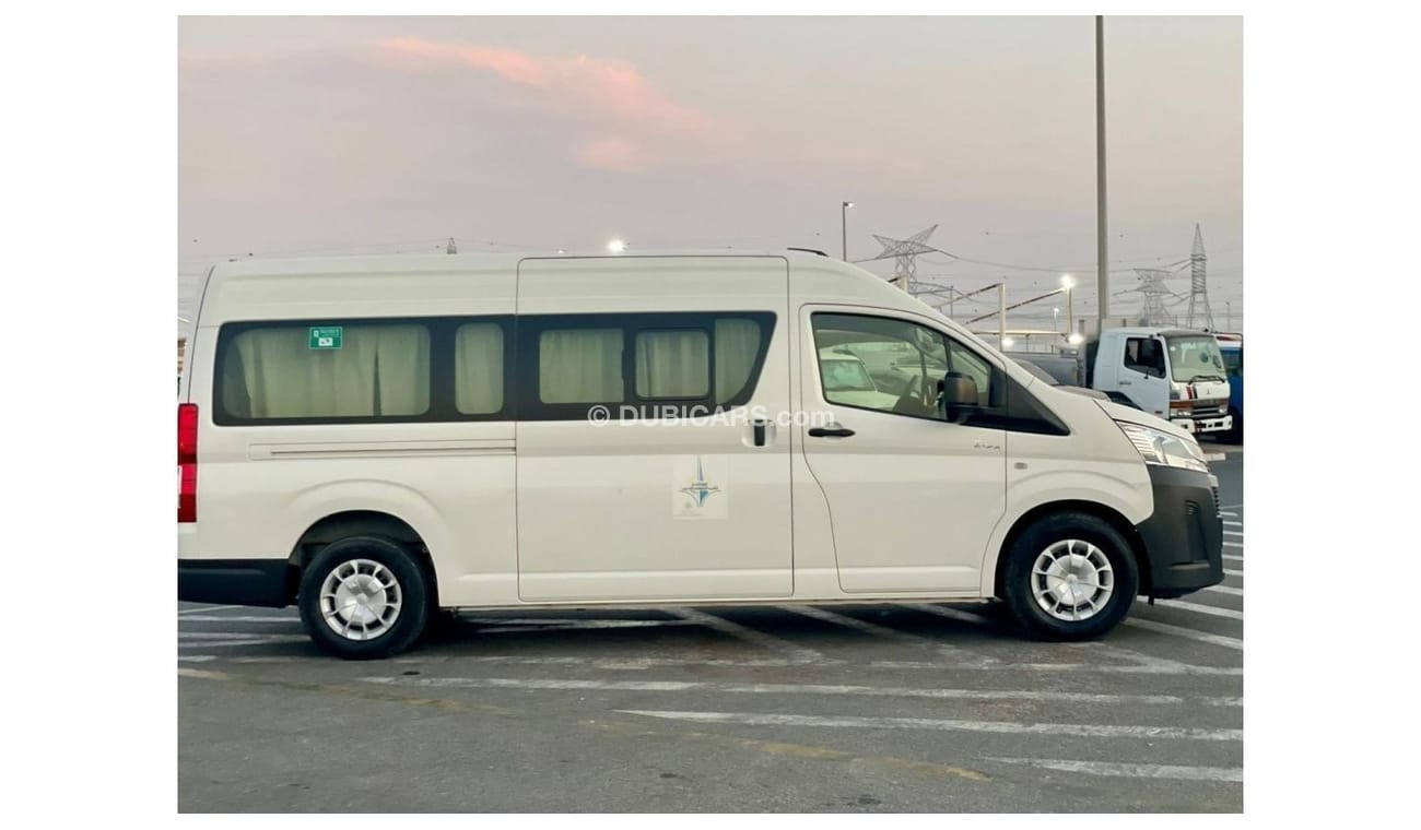 Toyota Hiace 2019 Toyota Hiace 2.8L V4 Highroof - Diesel - Manual Transmission - 13 Seater - 65,400 Km