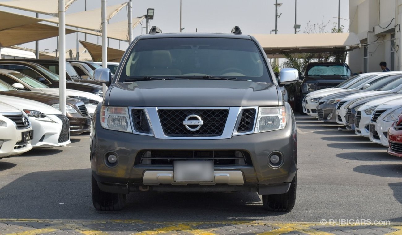 Nissan Pathfinder LE