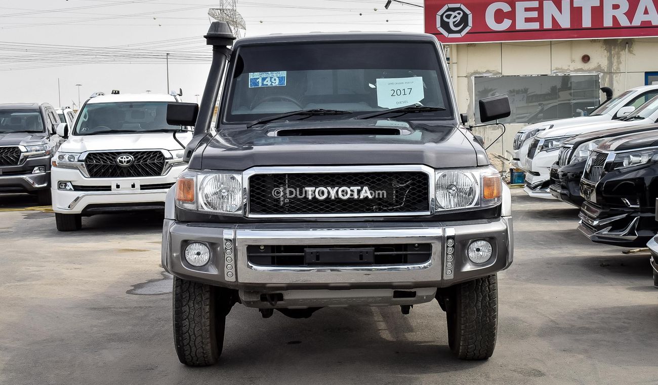 Toyota Land Cruiser Pick Up 4.5 diesel manual V8 pick up dual cab low kms as new right hand drive for export only