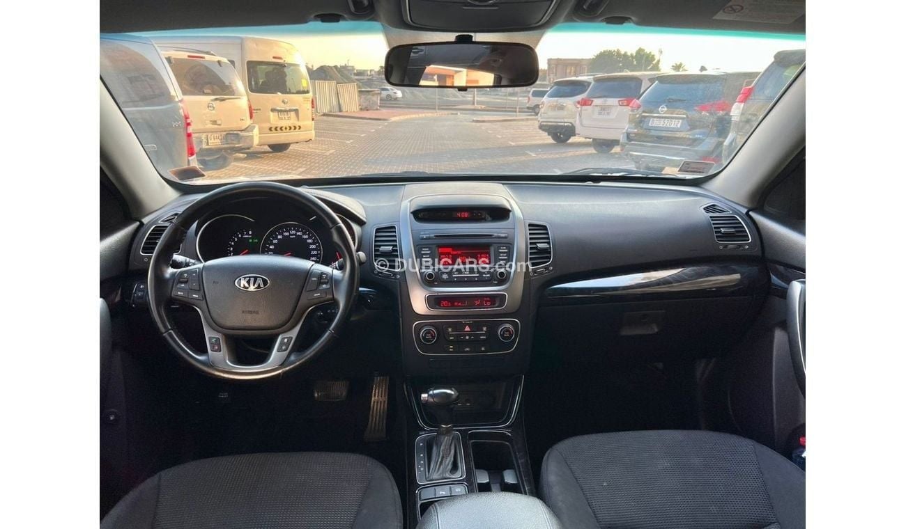 كيا سورينتو Base 2.4L AWD KIA SORENTO GCC 7 SEAT ORGINAL PAINT MODEL / 2014