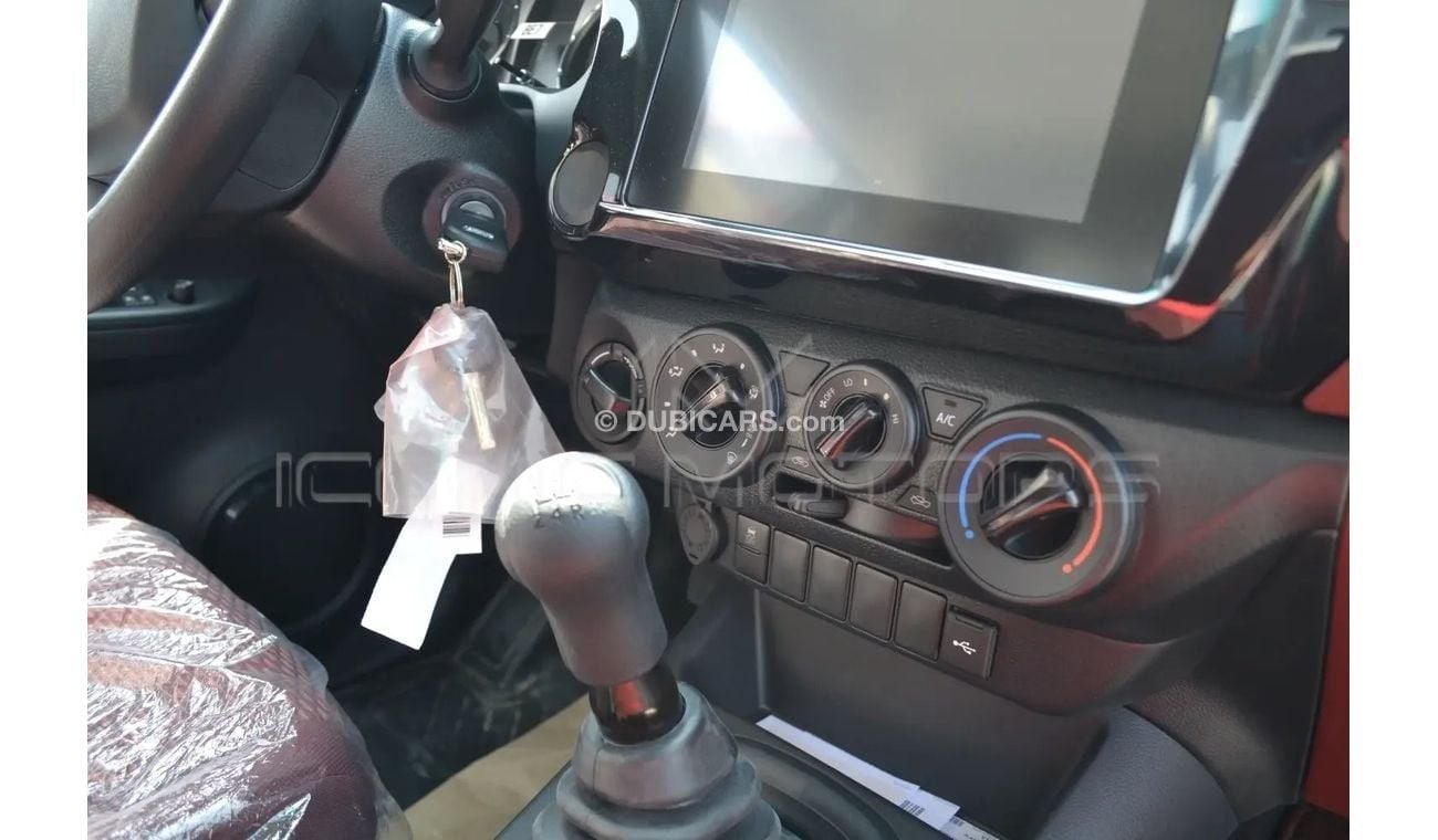 تويوتا هيلوكس 2.7L PETROL MANUAL 4X4