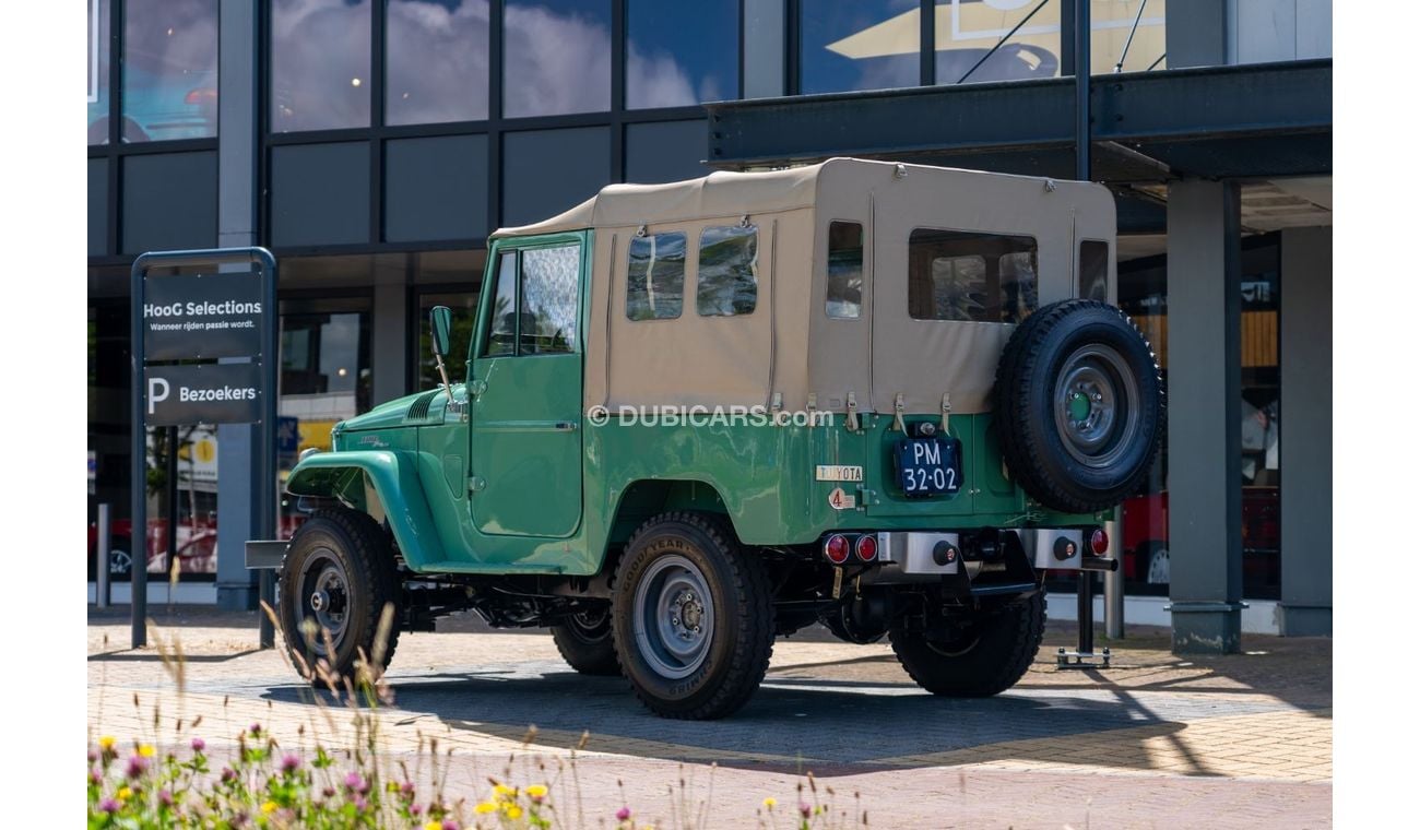 Toyota FJ Cruiser FJ-40