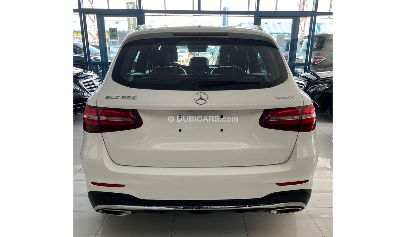 مرسيدس بنز GLC 250 2018 GLC 250 gcc first  owner with services  history  1 year warranty