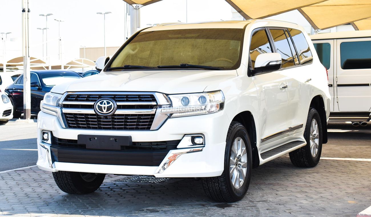 Used Toyota Land Cruiser GXR V8 2018 for sale in Sharjah - 563593