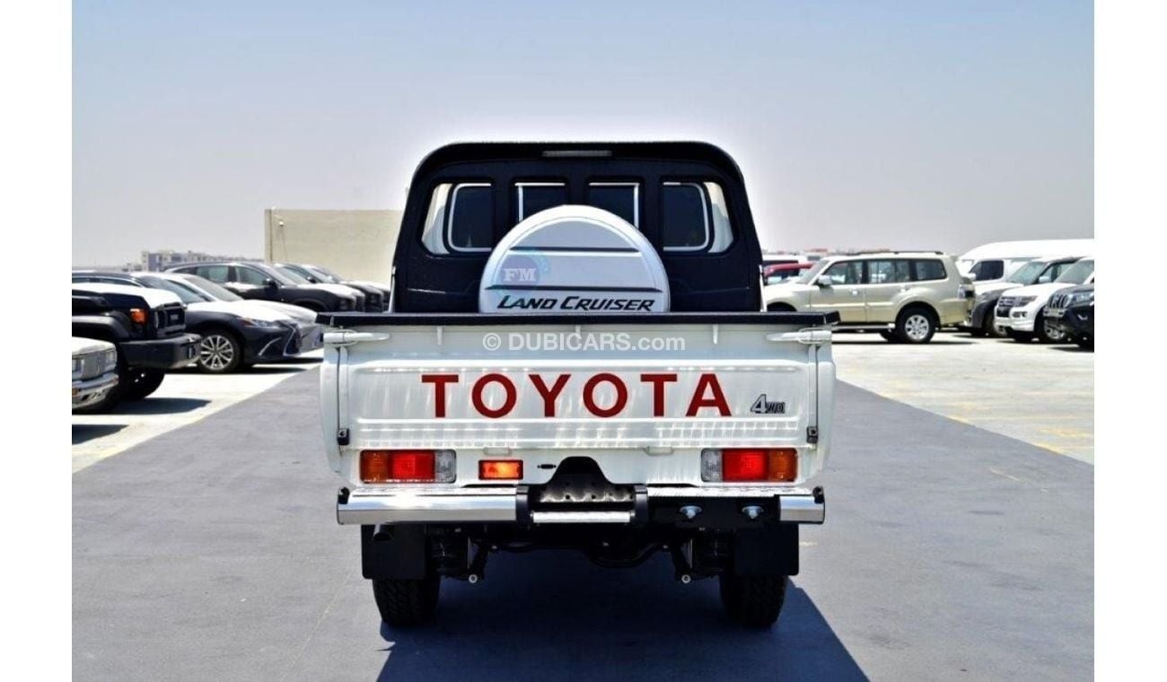 تويوتا لاند كروزر بيك آب 79 Double Cab 2.8L (Basic Option)