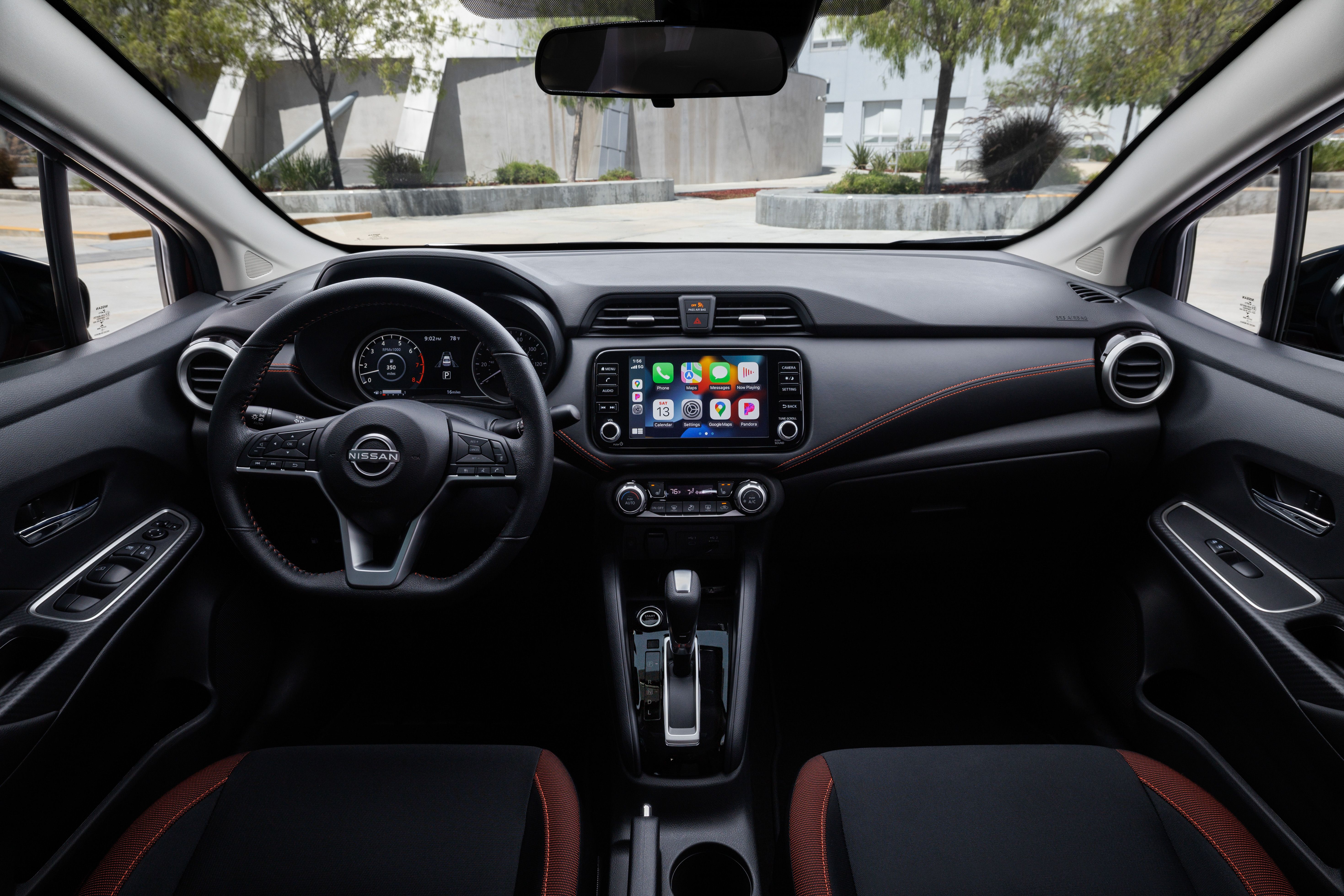 Nissan Tiida interior - Cockpit
