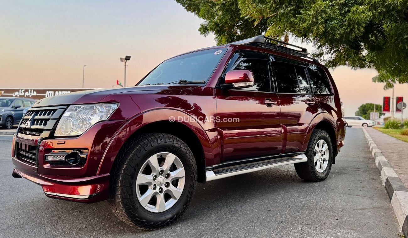 Mitsubishi Pajero PREMIUM CONDITION - 3.2L DIESEL ENGINE | RHD | PREMIUM LEATHER SEATS WITH PILLOW