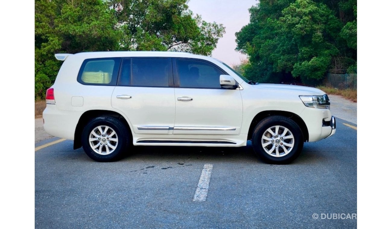 Toyota Land Cruiser 2016 GXR V8 Diesel Engine Full Option Very Clean Condition snd perfect condition