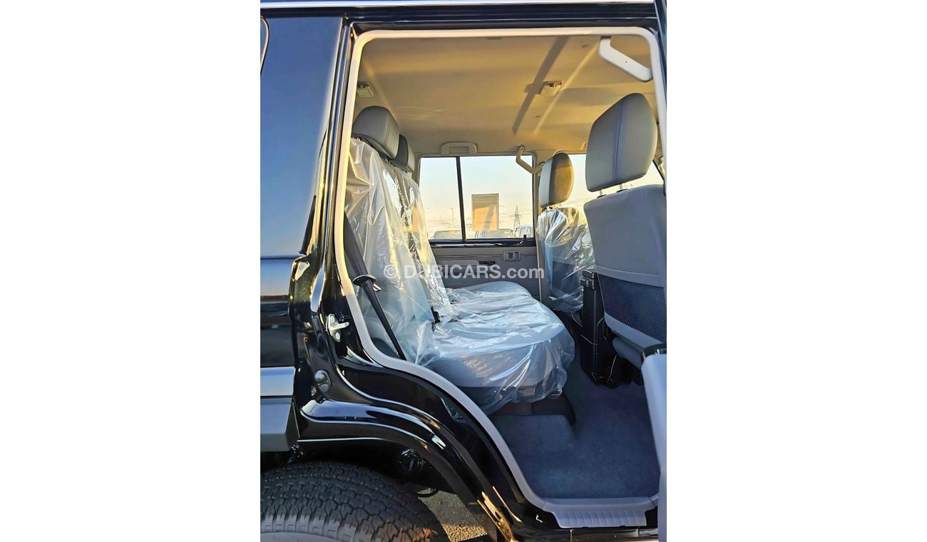 Toyota Land Cruiser Hard Top STD-HIGH OPTION, 4.0L PETROL V6, M/T, WOOD,STEERING / WINCH SNORKEL (CODE # 68079)