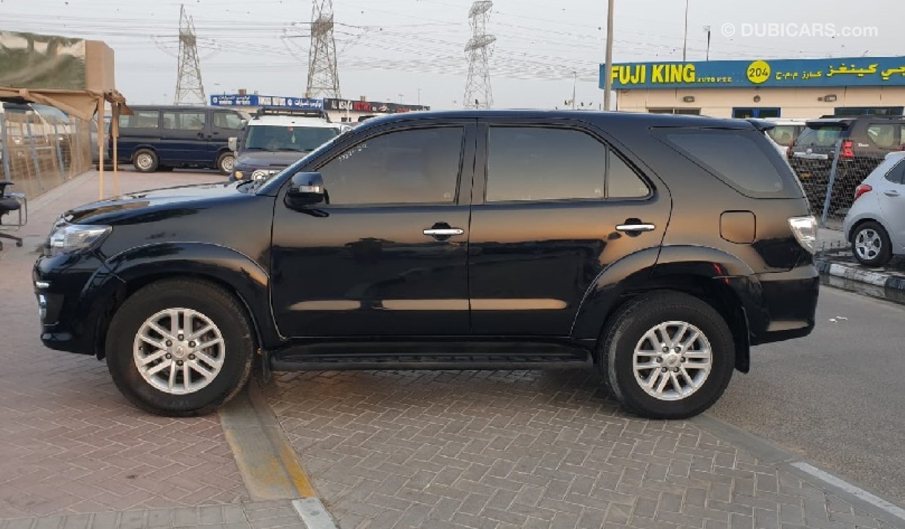 Toyota Fortuner 2.7 PETROL (4 CYLINDER)