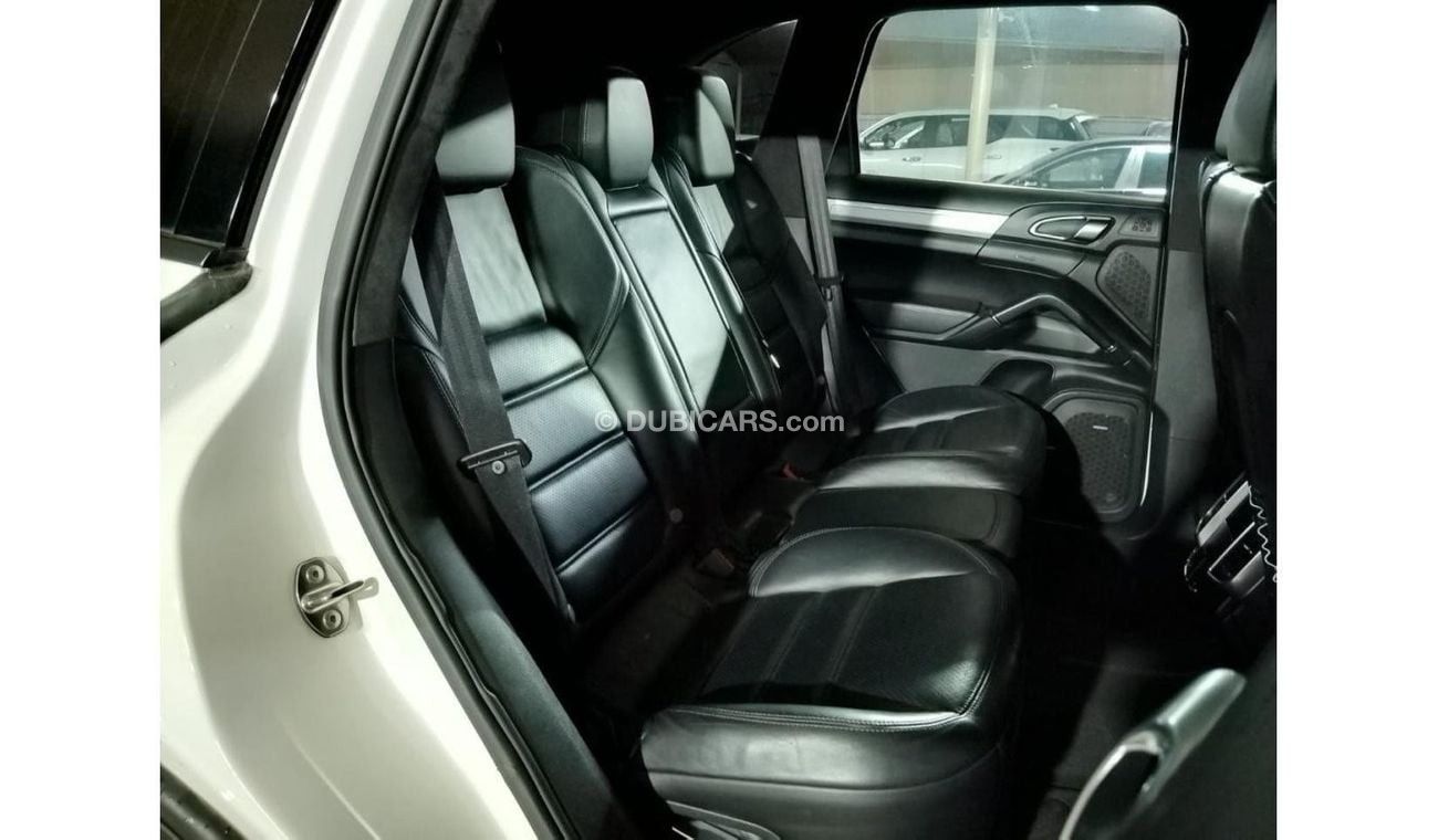 بورش كايان PORSCHE CAYENNE TURBO 4.8L 2011, 18-WAY ADJUSTIVE SEATS, 22 INCH ALLOY WHEELS, AND MORE..