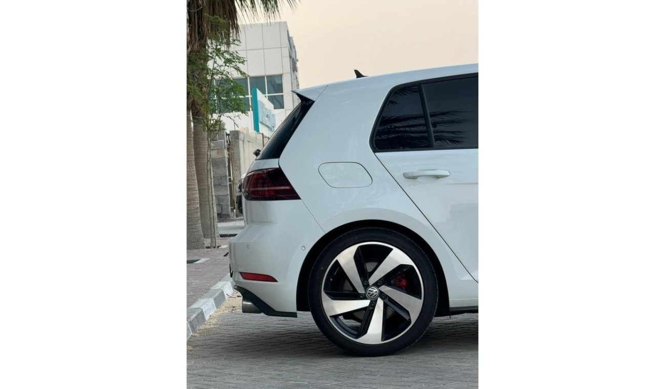 Volkswagen Golf GTI P1