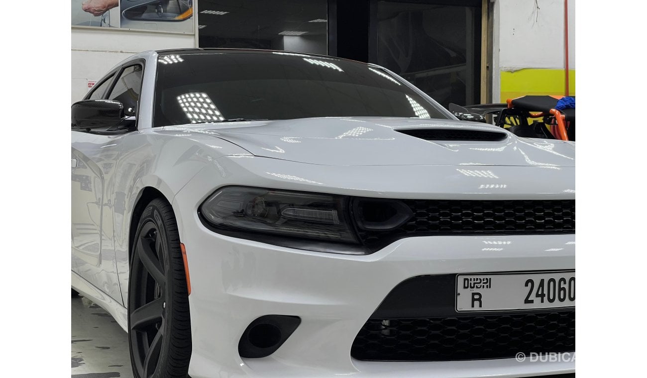 دودج تشارجر SRT 6.2 V8 HELLCAT