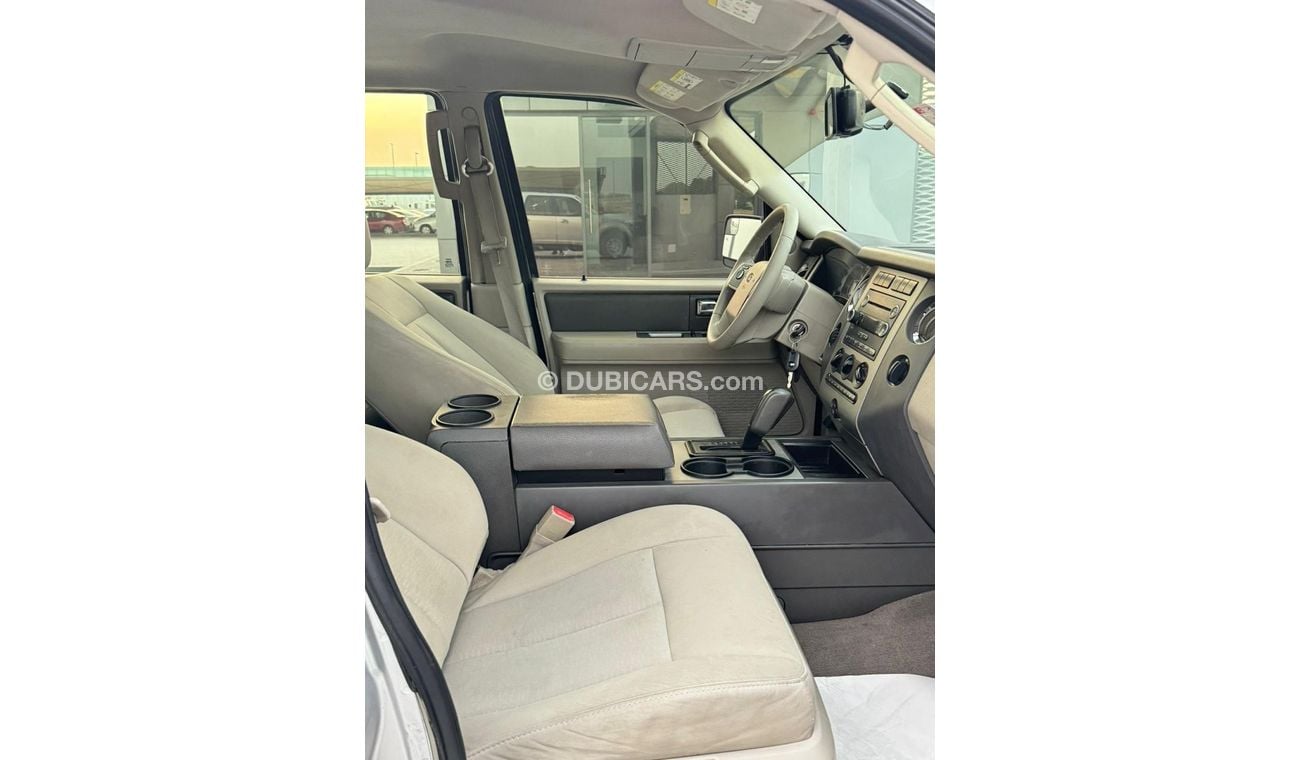 Ford Expedition XLT In excellent condition and requires no expenses