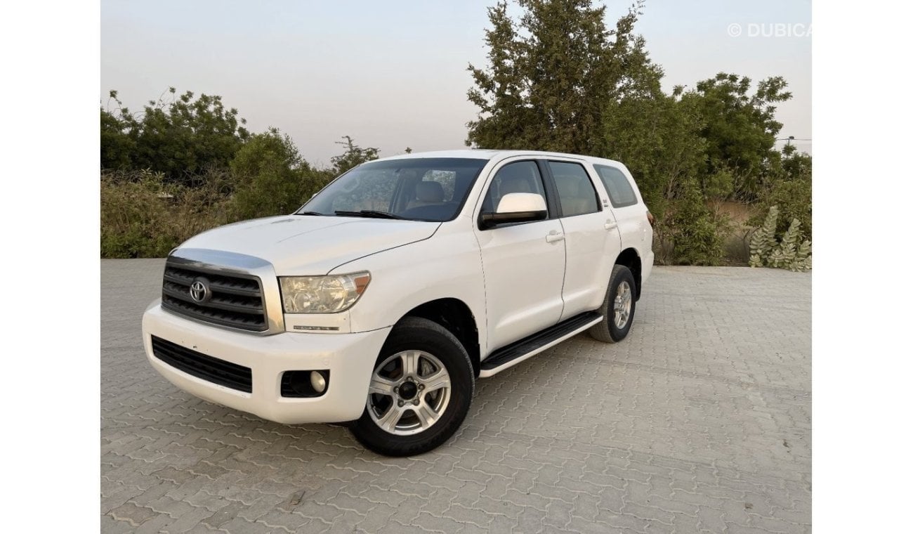 Toyota Sequoia Limited Toyota Sequoia   MODEL 2012  V8     L5,7   Excellent Condition (GCC  _ SPEC) - VERY GOOD CON