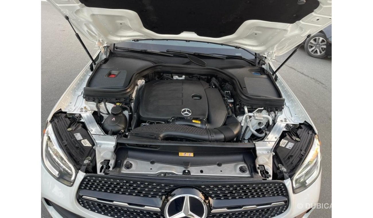 مرسيدس بنز GLC 300 Mercedes-Benz GLC 300 turbocharged 2.0-liter four-cylinder engine