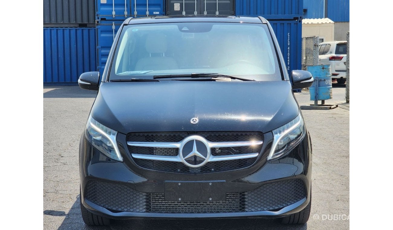 مرسيدس بنز V 250 2023 Mercedes Benz V260 - 2.0 Turbo - Very Low Mileage