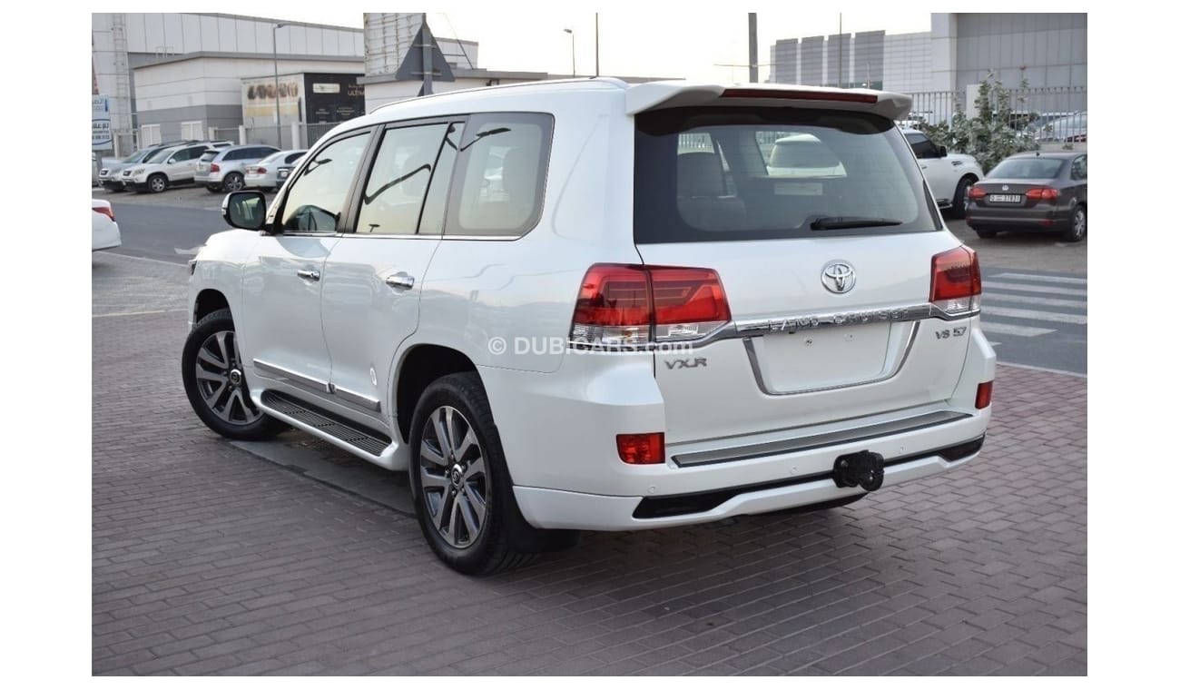 Toyota Land Cruiser VXR VXR VXR 2017 | TOYOTA LAND CRUISER VXR | V8 5.7L | GCC | FULL-SERVICE HISTORY FROM AGENCY | VERY