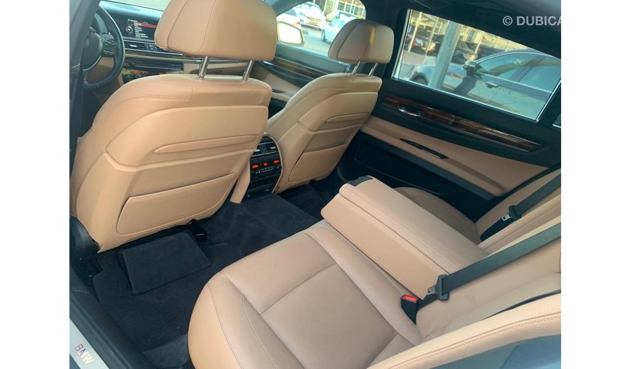 BMW 750Li Luxury BMW 750 Li_TWIN POWER TERBO _GCC_2015_Excellent Condition _Full option