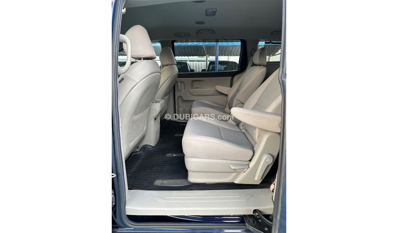 Kia Sedona car in perfect condition Kia sedona 2020 with engine capacity 3.3 car requires investment. in LX tri