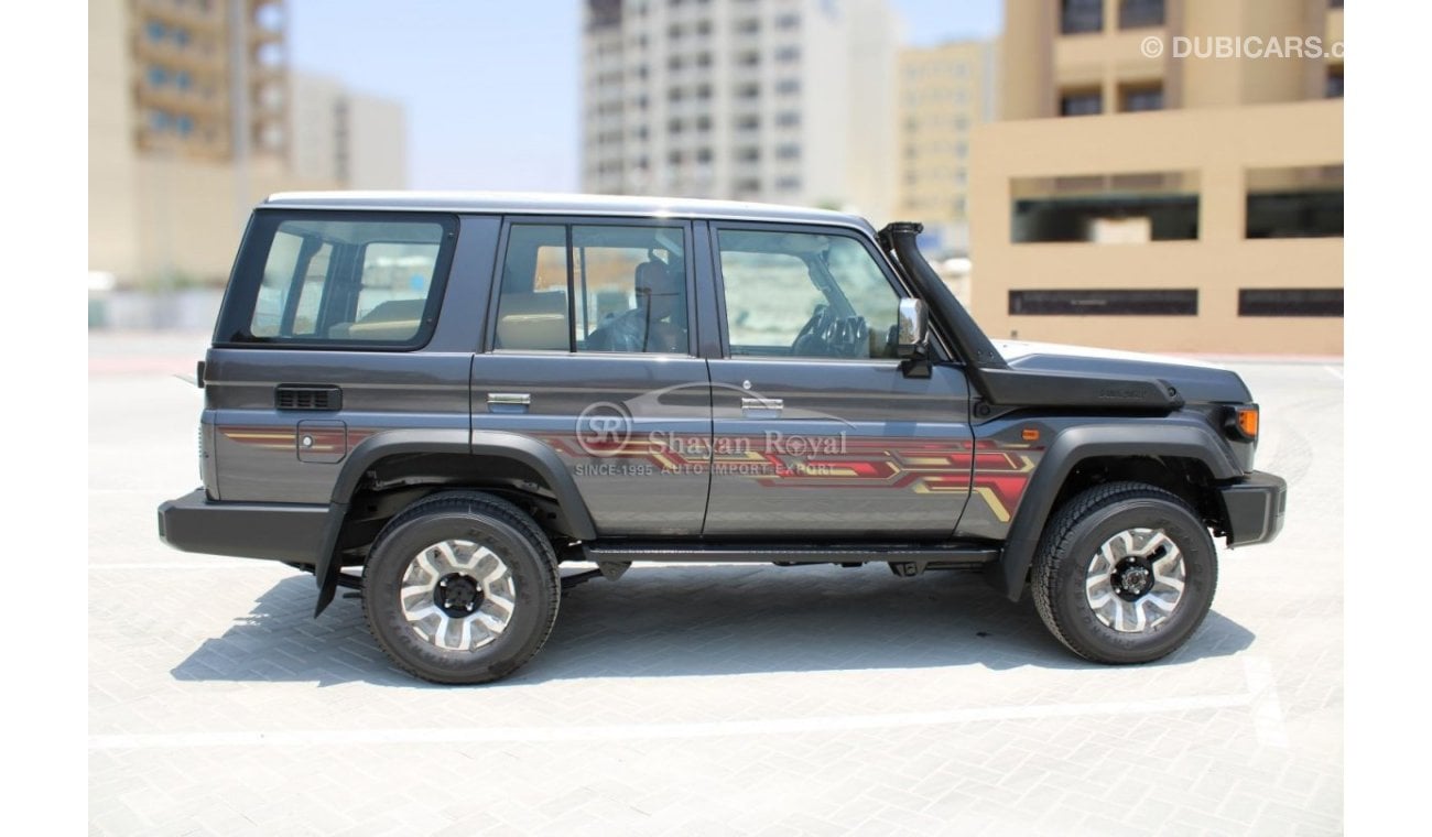 تويوتا لاند كروزر هارد توب LC76 2.8L DIESEL FULL OPTION A/T 2024