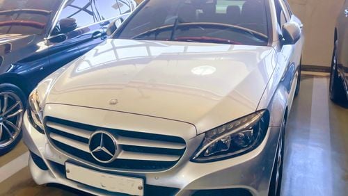 مرسيدس بنز C200 C-Class Low KMs, Never repaired.