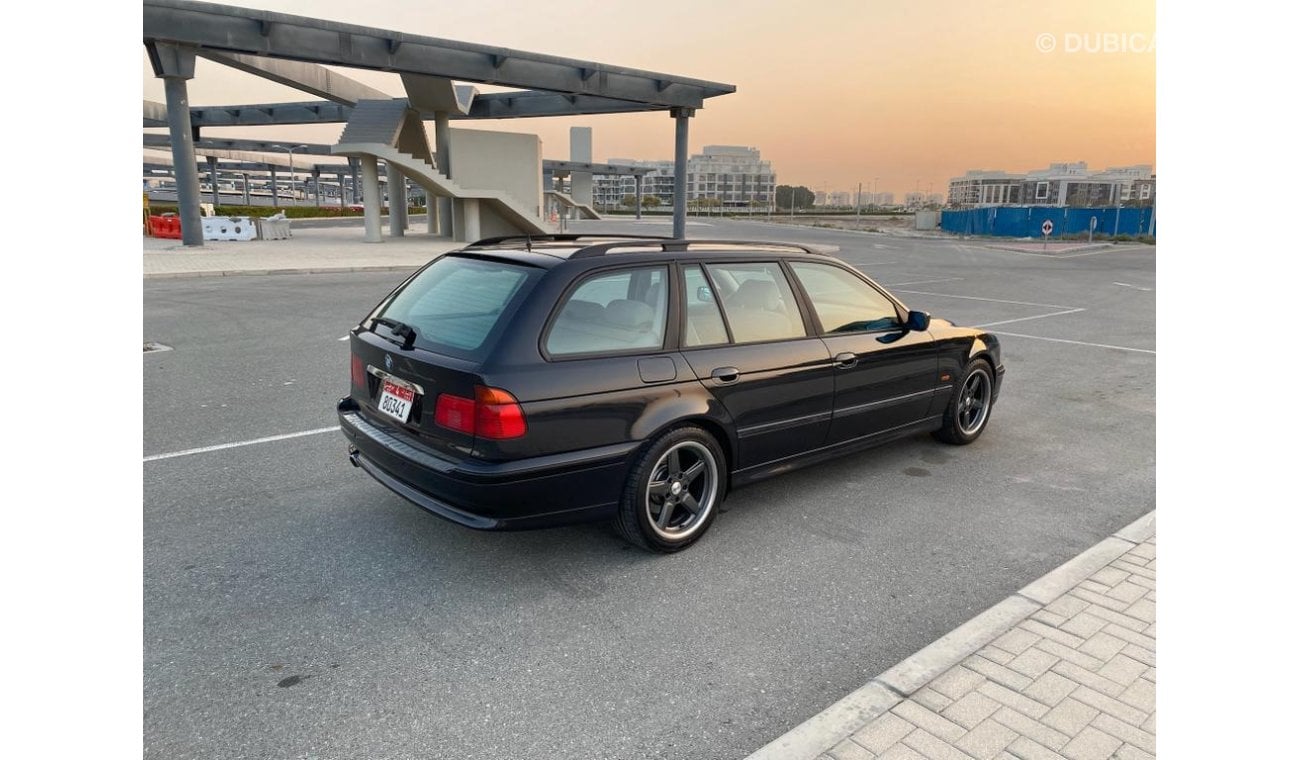 بي أم دبليو 523i i Station Wagon