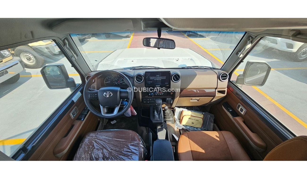 Toyota Land Cruiser Pick Up LC79 D/C 2.8 T/DSL LX-Z A/T Turbo Diesel A/T 4WD-ELECTRIC WINCH-DIFFLOCK-LEATHER SEATS-COOL BOX