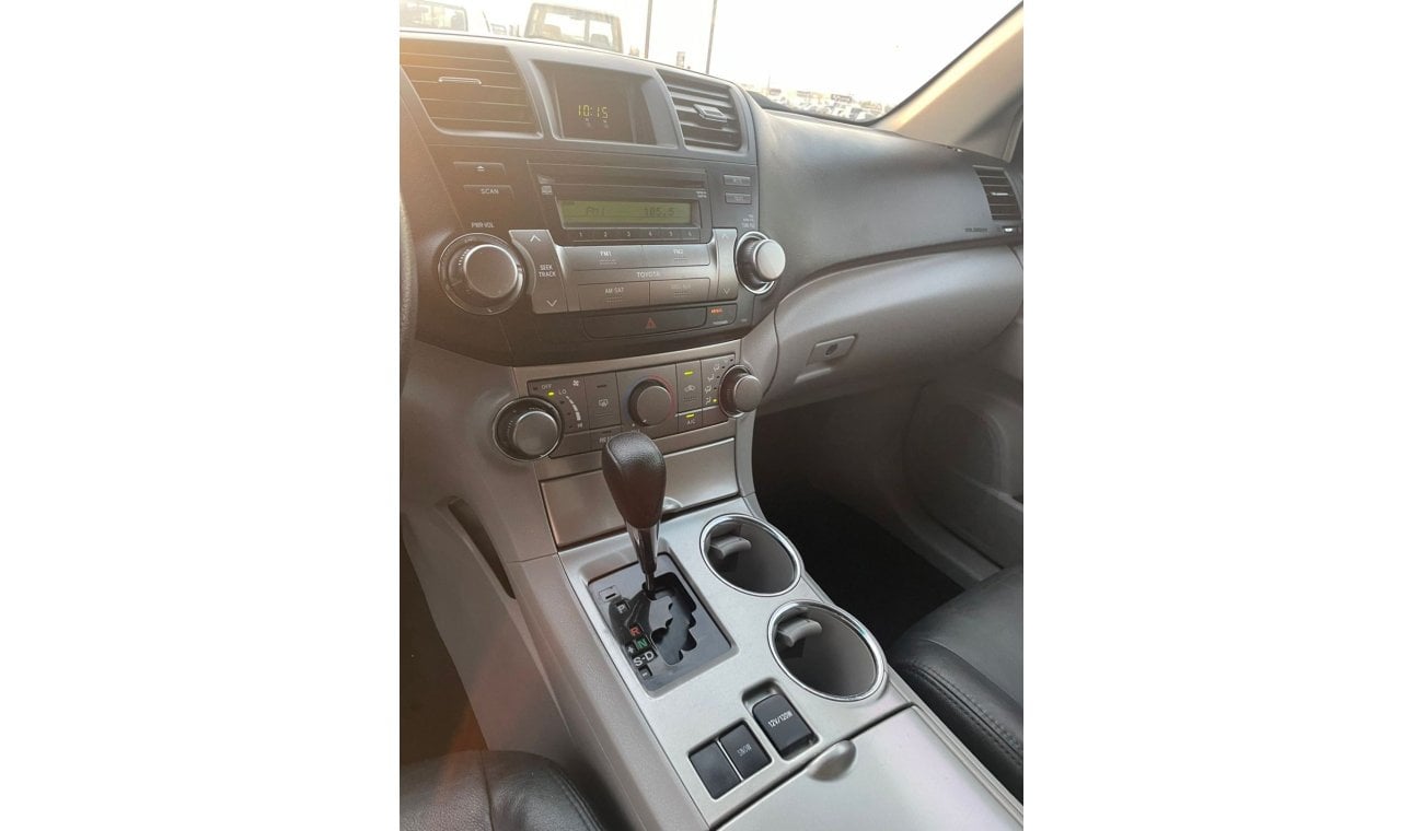 تويوتا هايلاندر 2012 Toyota Highlander LE+ MidOption - 3.5L V6 - 7 Seater - Fully Maintained - 90,000 Mileage